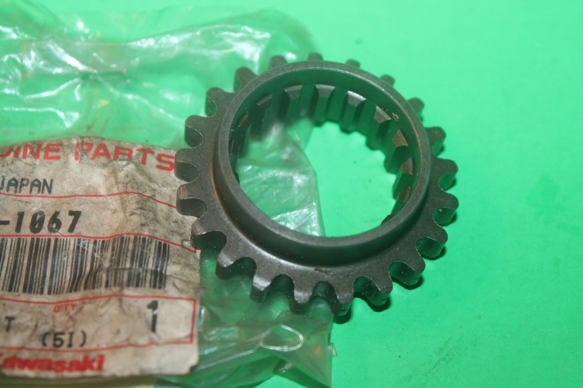 NOS part #12046-1067 Kawasaki ZL/ZX 900/1000 1984-1987 crankshaft