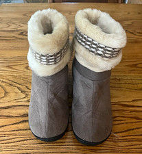 Isotoner Women's Gray Faux Suede Bootie Slippers Faux Fur Trim Lined
