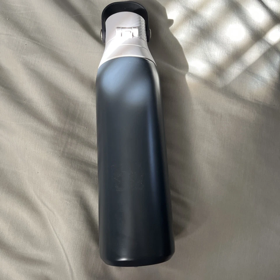 Botella de agua Brita azul de acero inoxidable de 20 oz con filtro Foto 2 de 4