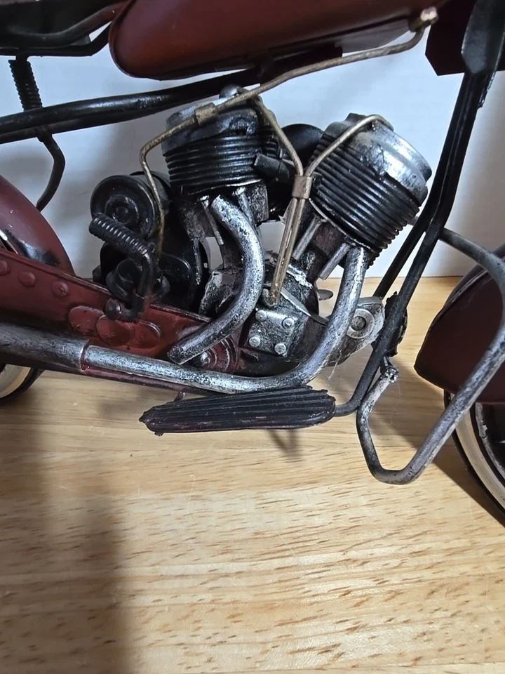 JayLand Vintage Metal Hecho a Mano 1946-1948 Indian Motorcycle Escala ± 1:10 Foto 4 de 4