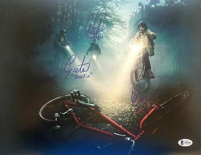 Gaten Matarazzo Caleb McLaughlin Finn Wolfhard signed Stranger Things 11x14 BAS