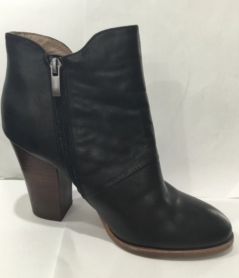 Botín halógeno Brynn de cuero negro para mujer talla 9’ Foto 2 de 4