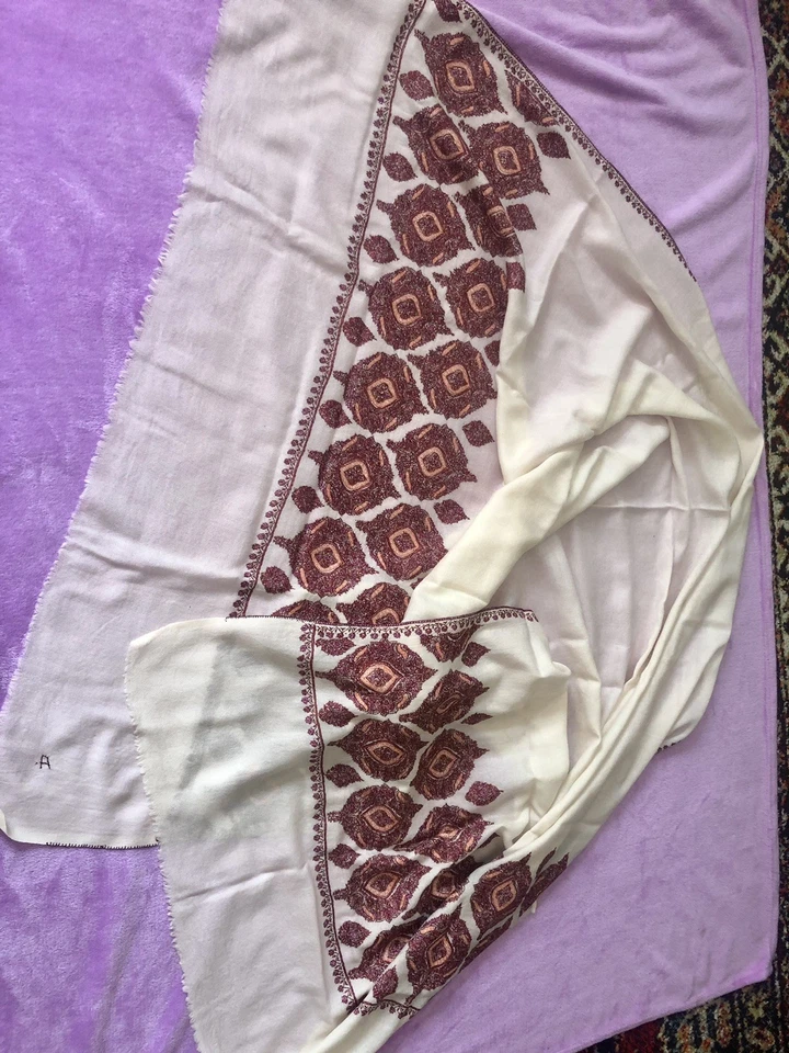 KASHMIR 手工刺绣披肩 100% 现金针工作 — 第 3/4 张图片