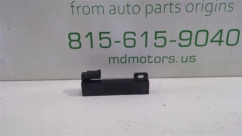 Dodge Challenger 2015-2023 módulo antena trasera derecha o izquierda sin llave OEM Foto 3 de 4