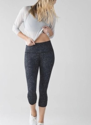 Lululemon Womens True Self Crop II Samba Snake Battleship Black Leggings Pants 
