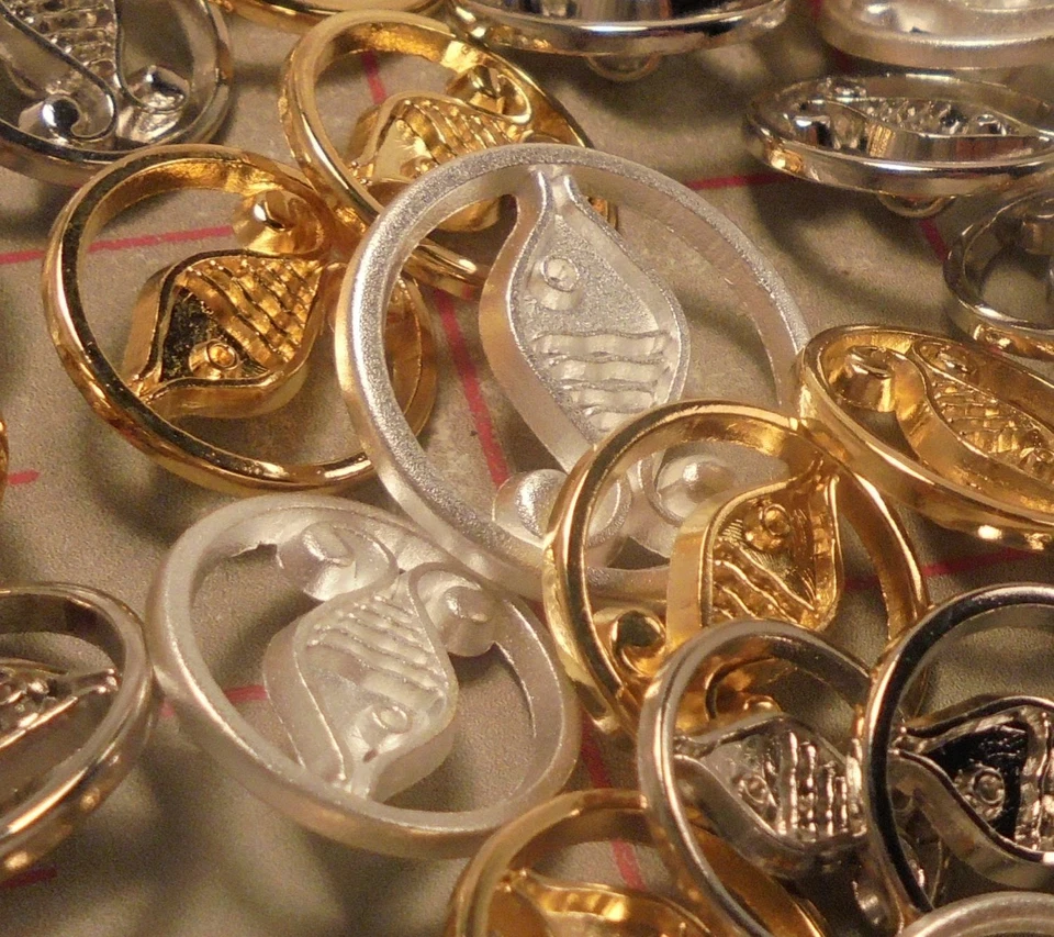 25 Large Metal Shank Buttons Shiny Gold Single Fish Design 1" 26mm Made in Italy - Image 2 of 4