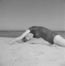 Vintage SHIRLEY DE BURGH Original B&W 120 Film Negative 