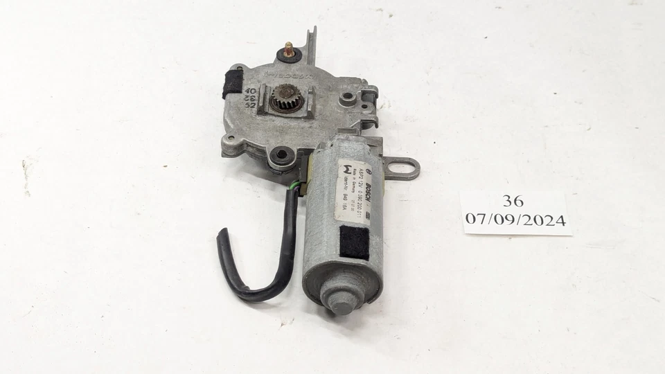 03-09 Mercedes-Benz E320 03-05 CLK320 Sliding Sunroof Sun Roof Motor A2038203142 - Image 4 of 4