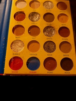 HUDAMOJI Empowered Eyeshadow Palette 18 Shimmer Colors