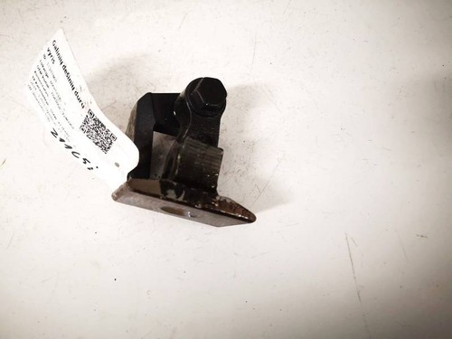 Upper door hinge