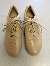 New SAS brown leather oxfords. Women's 10.5 M made in USA!