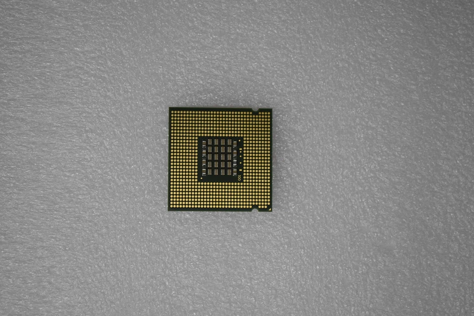 Intel Pentium D Dual Core 820 2.80GHz 800MHz  Socket PLGA775 Processor SL8CP - Image 2 of 2