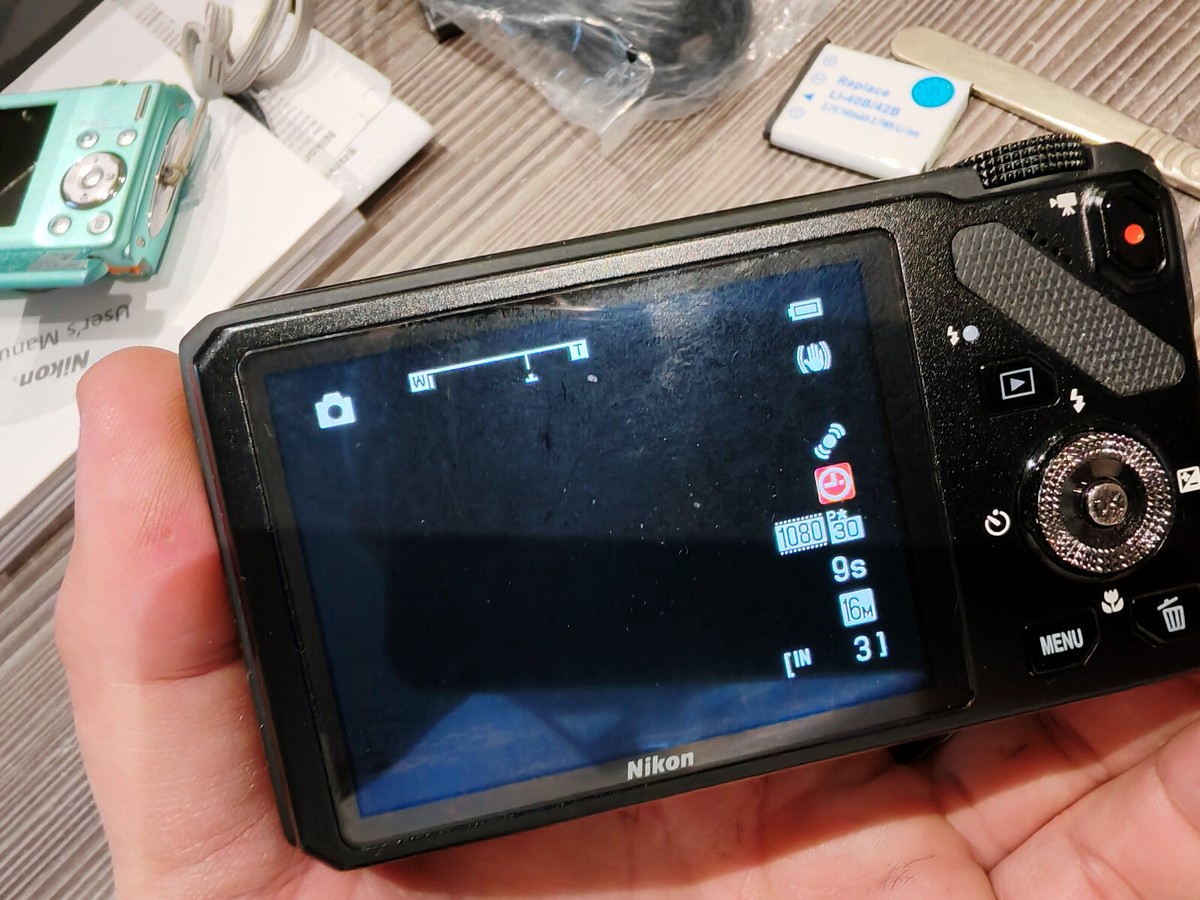 Nikon COOLPIX S9200 16MP Digital Point And Shoot Camera for part