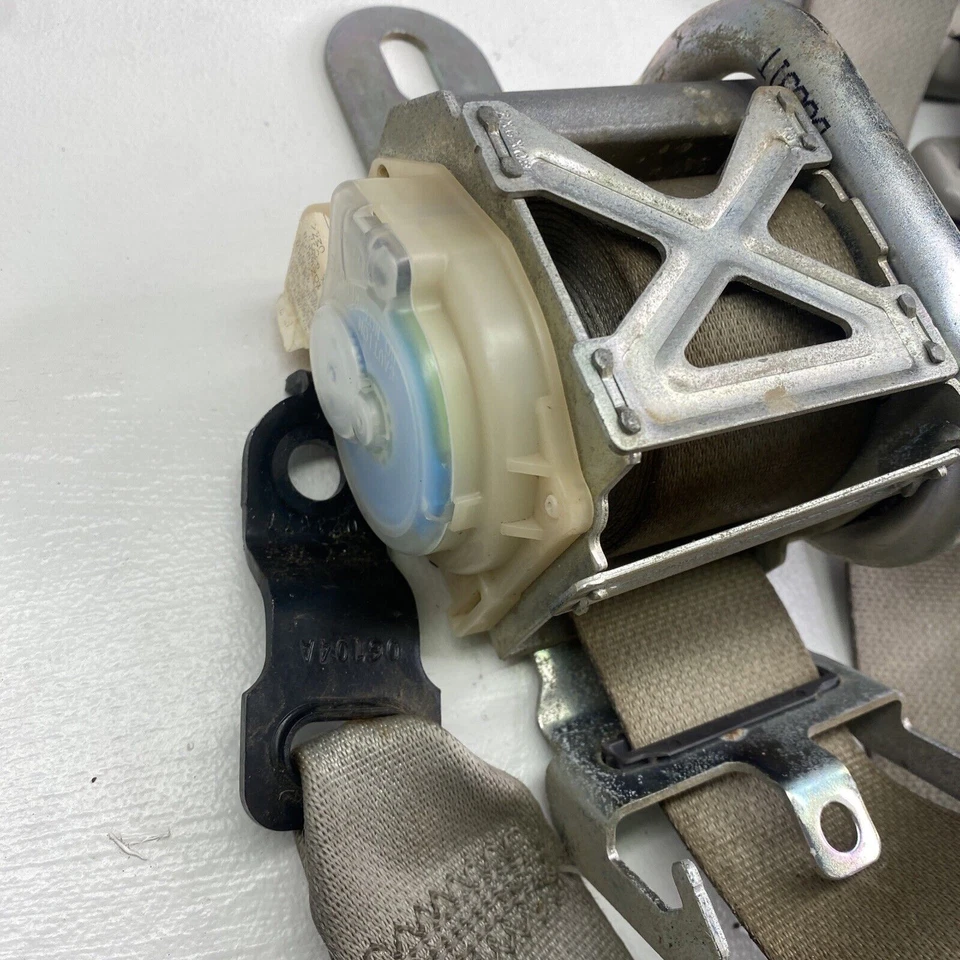 Chrysler 300 2005-2007 pasajero delantero derecho cinturón de seguridad retractor OEM Foto 2 de 4