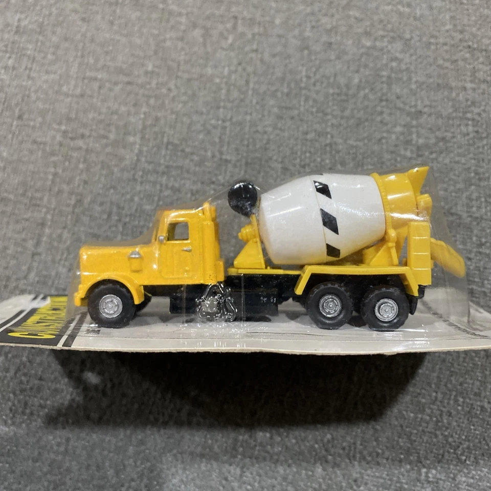 Boley 2043 HO Scale Diecast Cement Truck yellow - Image 2 of 4