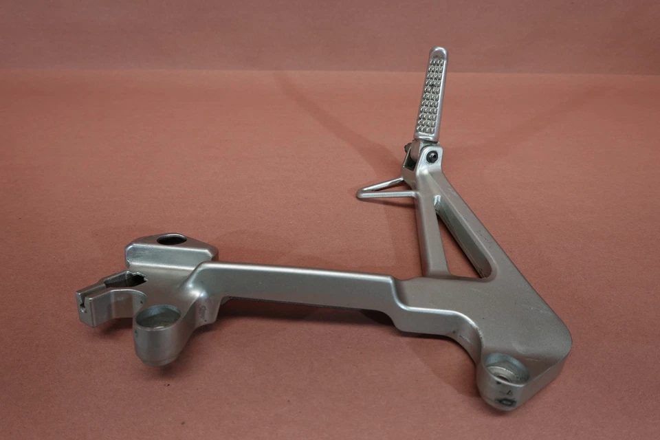 Clavija trasera izquierda pasajero Honda Interceptor 800 VFR800 1998-2001 Foto 2 de 4