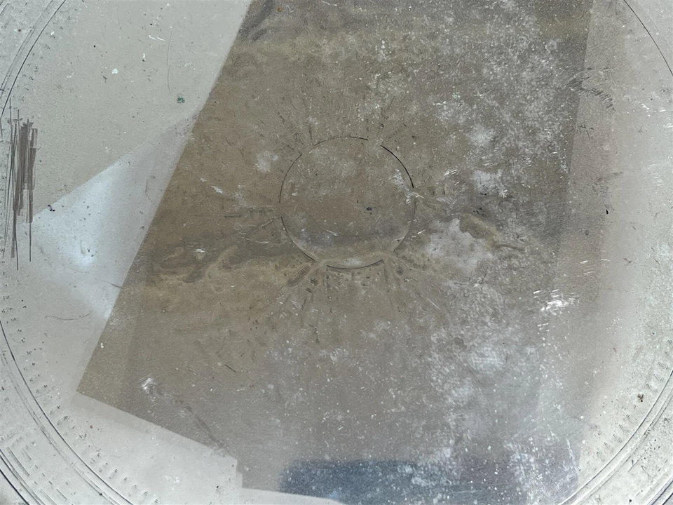 VINTAGE ROUND SOLID BRASS WAS SILVER PLATE SERVING DRINKS TRAY - Image 2 of 4