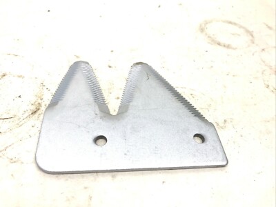 NOS END SECTION FOR CASE IH MOWER CONDITIONER 8320 8330 HEADER 8820 8830 748145