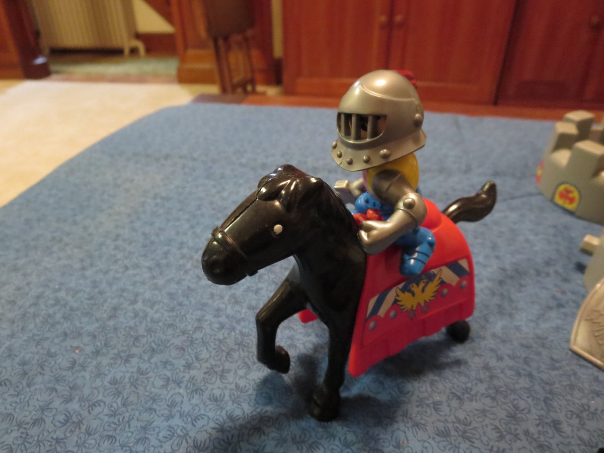 1996 Lil' Playmates Unimax Medieval Castle Set: Horses, Knights