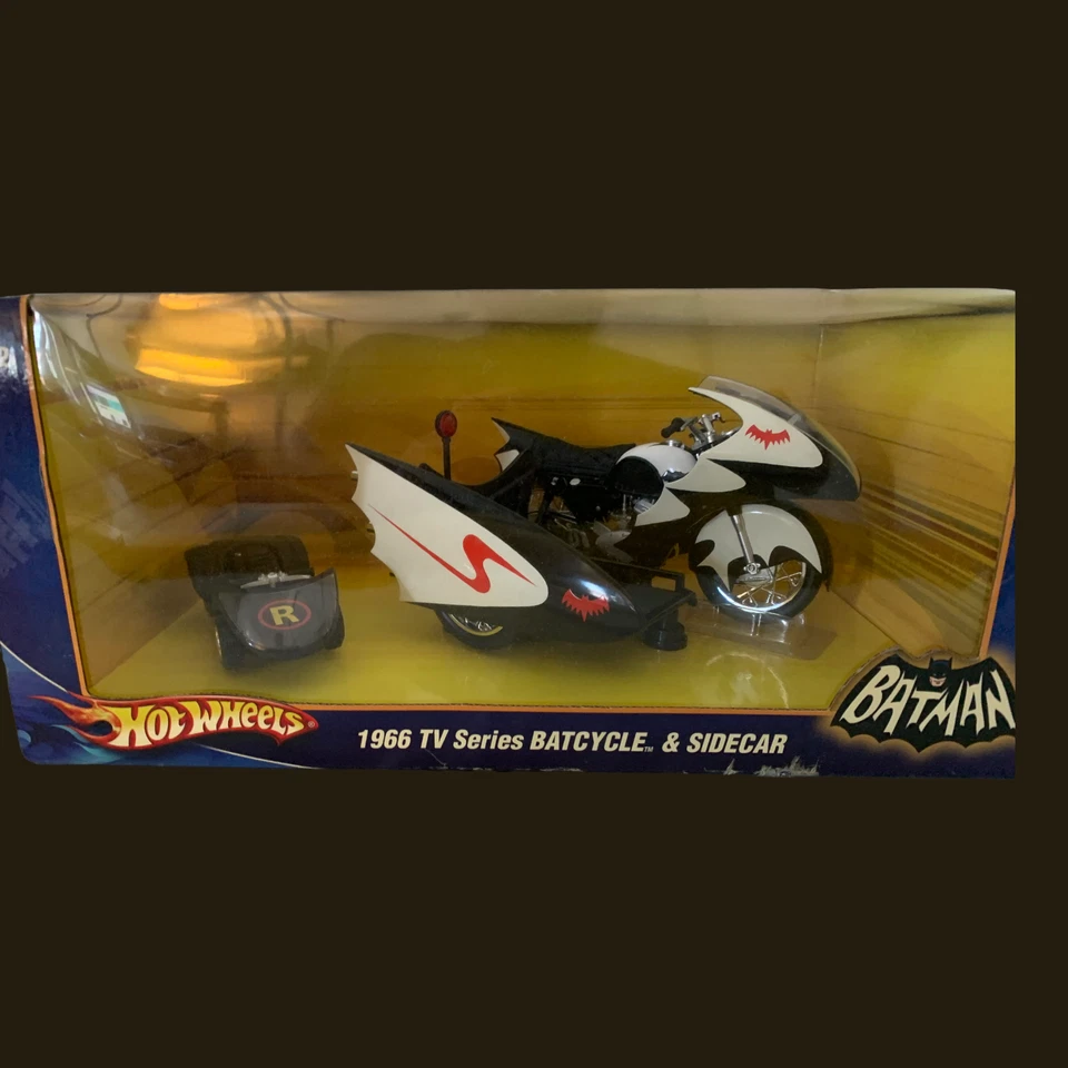 Hot Wheels 1966 TV Series BATMAN BATCYCLE & SIDECAR - 2009 1:12 #P6923 by Mattel - Image 2 of 4