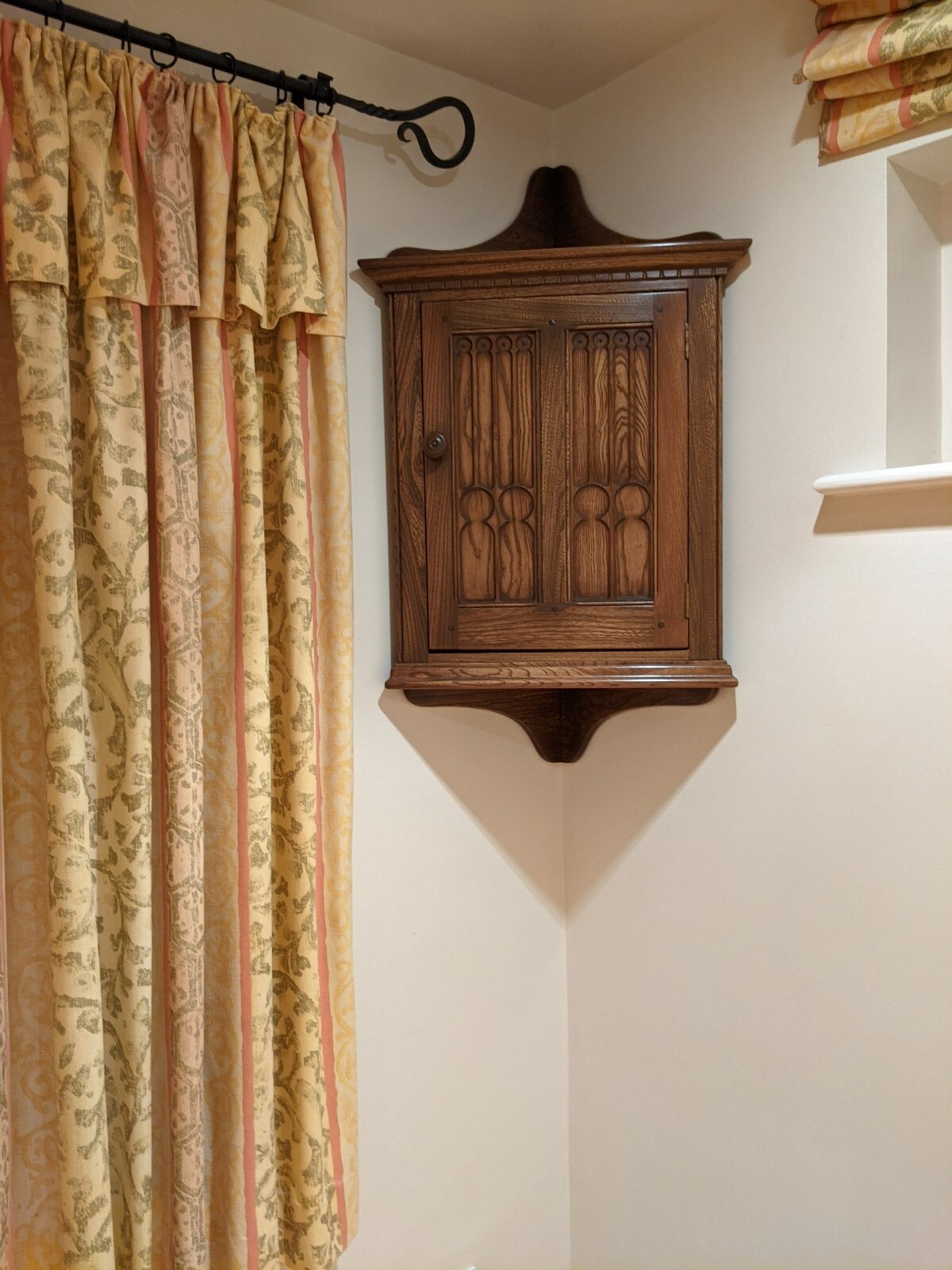 ERCOL EWELME GOLDEN DAWN HANGING CORNER WALL SHELF ELM 54cm L x