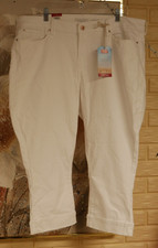 NWT LEVI SIGNATURE SZ 20 MODERN MID-RISE SKINNY LEG SUPER STRETCH SOFT CAPRIS