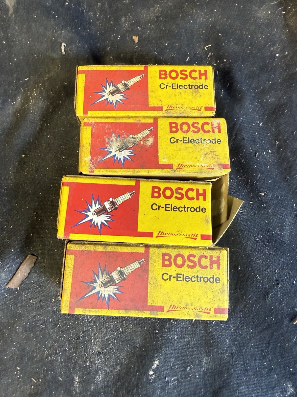 Vintage New Old Stock Spark Plugs 4 Bosch WS5E 0241
