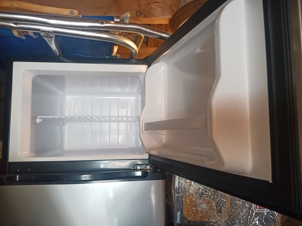 Insignia 4.3 Fridge With Top Freezer - Image 2 of 4