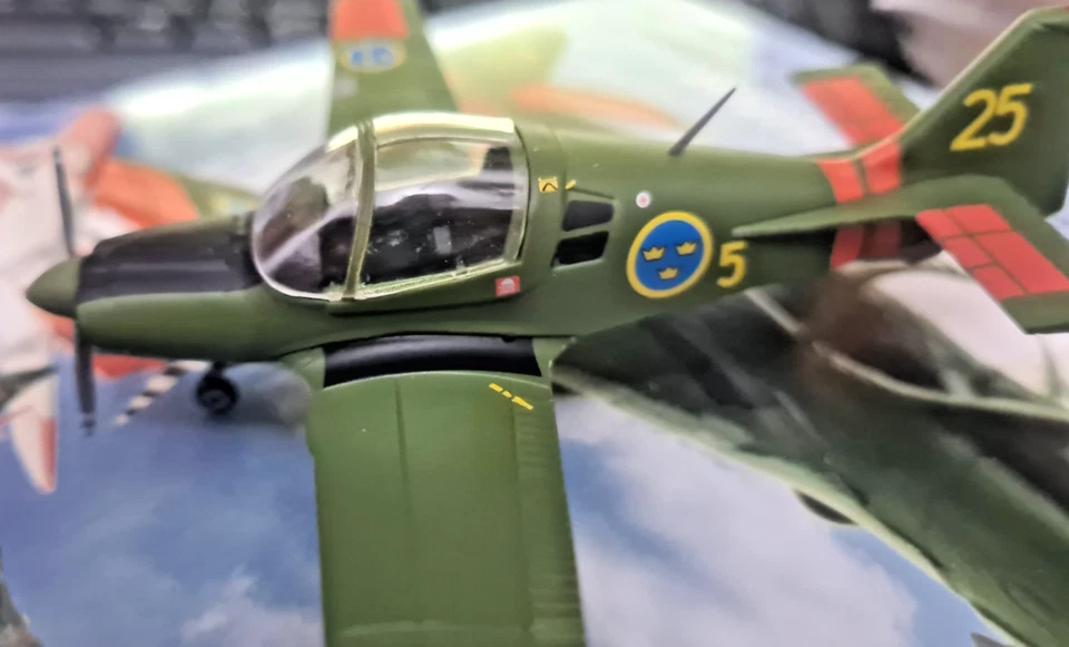 Scottish Aviation Bulldog SK61 Sweden Air Force- Scala 1:72 Die Cast Aviation 72 - Immagine 4 di 4