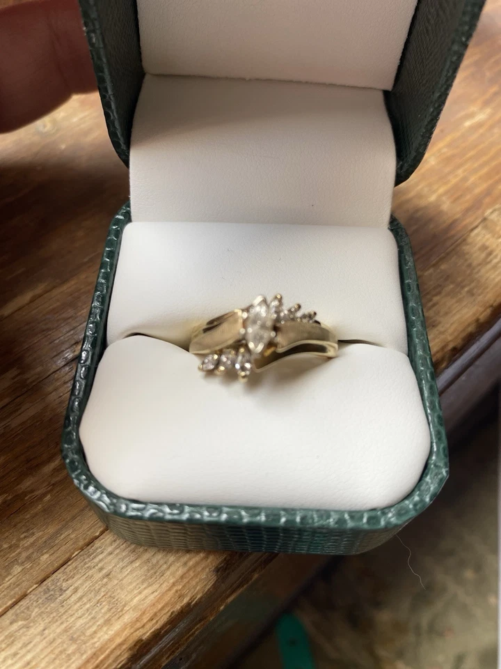 Anillo de diamantes Foto 3 de 4