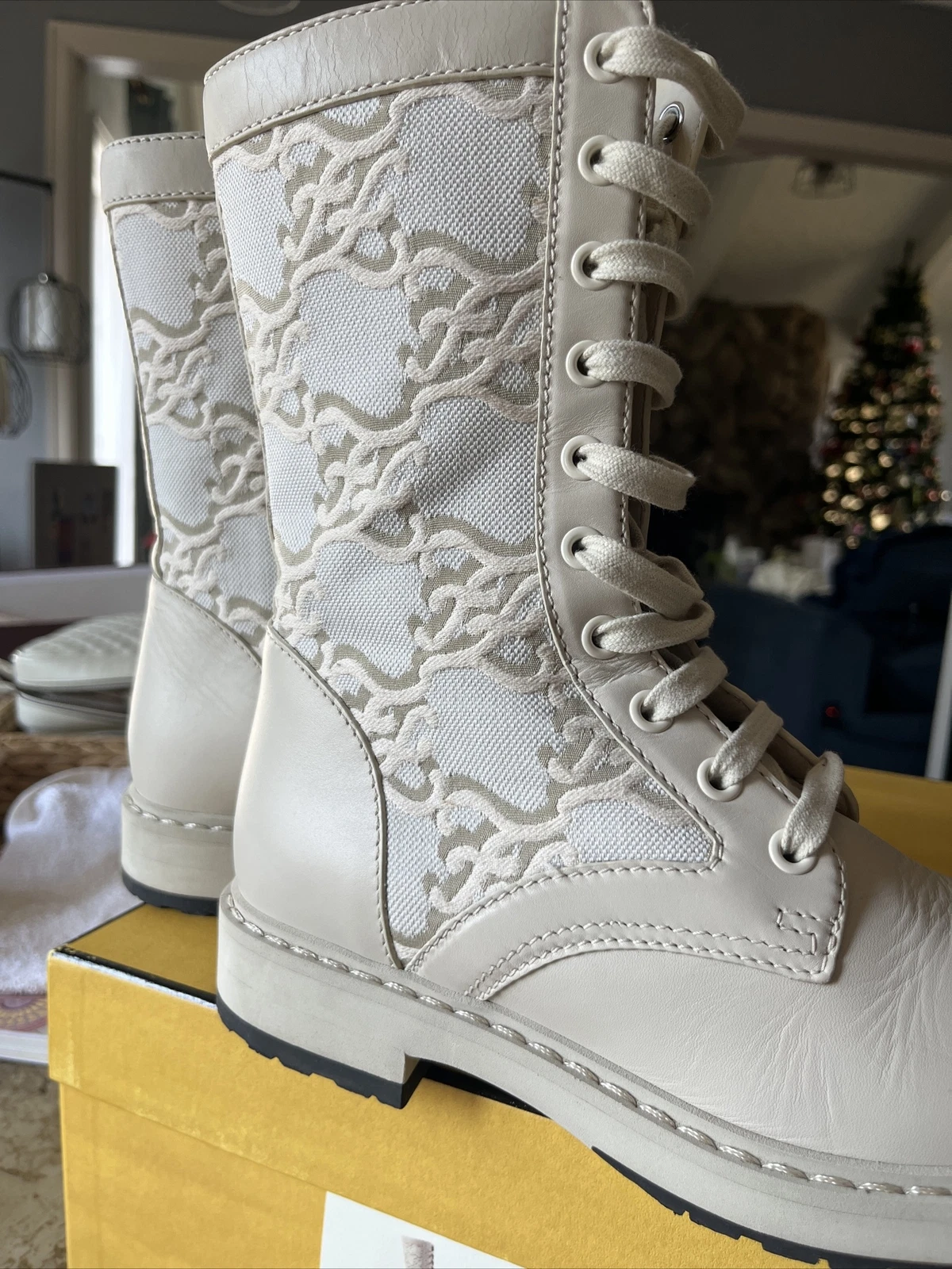 Stivali da combattimento in tela logo Fendi taglia 37 US 6 5 indossati 2 volte $1100