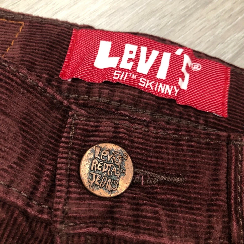 ¡NUEVO! Pantalón Levi's 511 flaco de pana para hombre color borgoña rojo granate 25x25 26x26,5 Foto 4 de 4