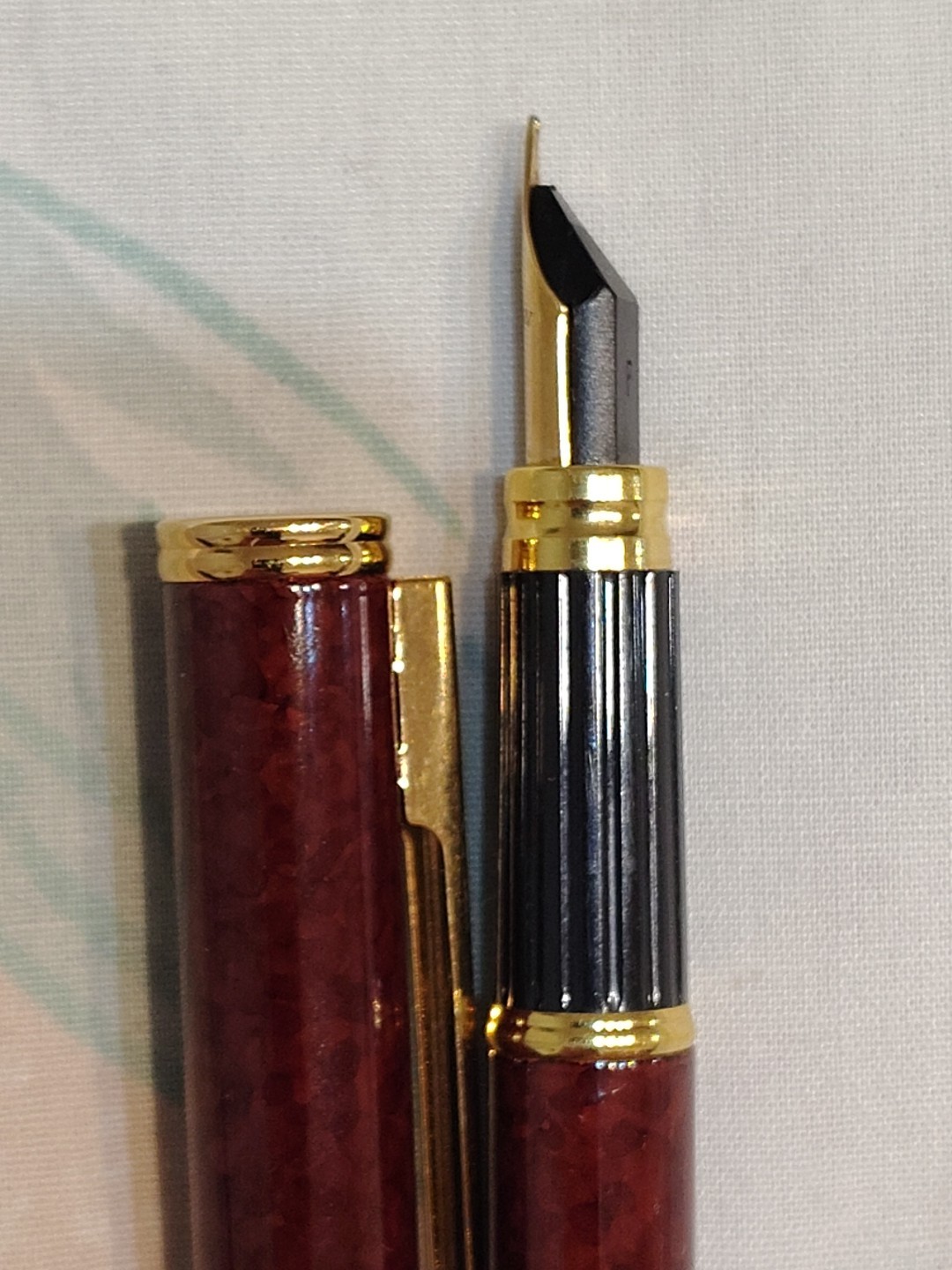 WATERMAN EXCLUSIVE BROWN MARBLE FOUNTAIN PEN WITH FINE 18K GOLD NIB FRANCE 