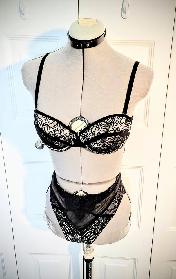 Victoria's Secret Bra And Panty Set Black Lace Size Small - Image 2 of 4