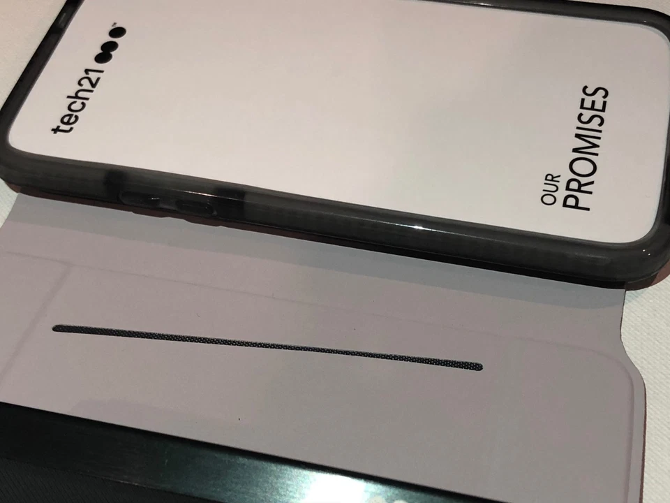 Funda abatible Tech21 Evo CARTERA para LG G5 - Negra / T21-4529B Foto 2 de 4