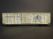 HO SCALE CUSTOM WEATHERED ROCK ISLAND CNW 718103 50' EXTERNAL POST BOX CAR