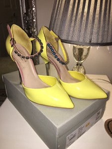 yellow shoes size 6