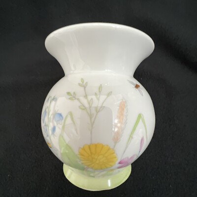 LICHTE FINE CHINA WHITE FLORAL VASE 4  Mark On Bottom 3 Vignettes Bee Butterfly