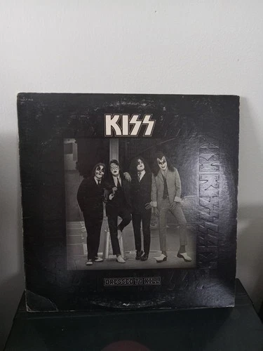 Vintage Kiss 33 LP  "Dressed to Kill" 1975 Good condition Used