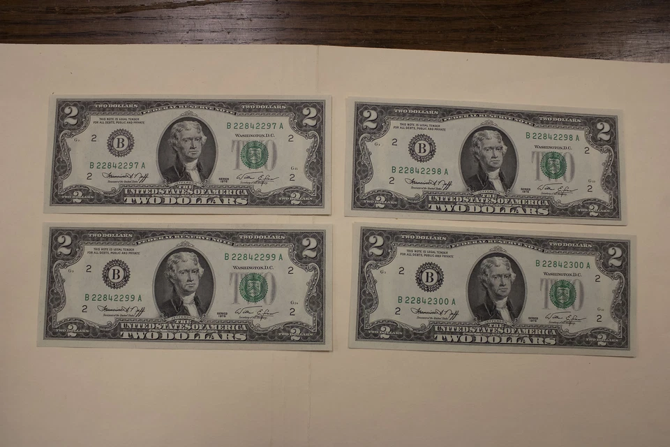 1976 U.S Two Dollar Notes Lot of 4 Consecutive Numbered Uncirculated - Image 2 of 4