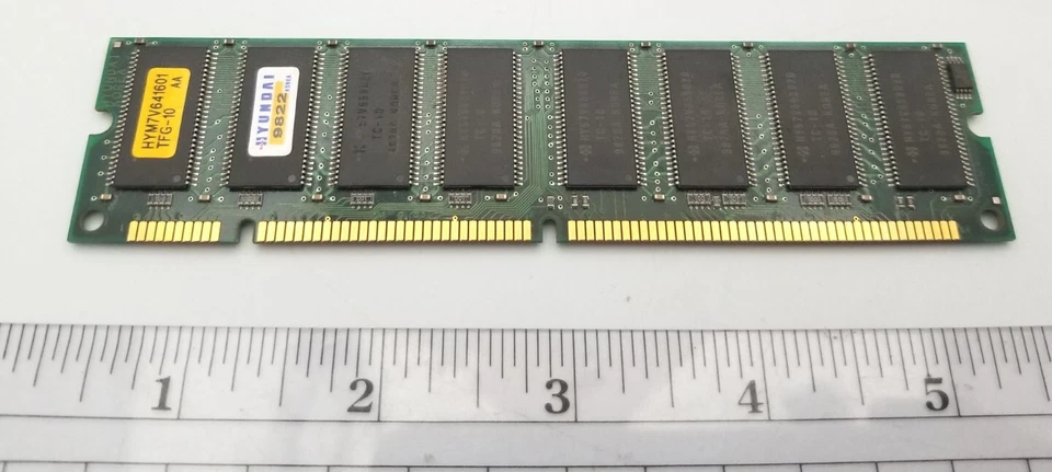 Hyundai HYM7V641601TFG-10 16MB PC100 100MHz non-ECC CL2 168-Pin DIMM Module - Image 2 of 4