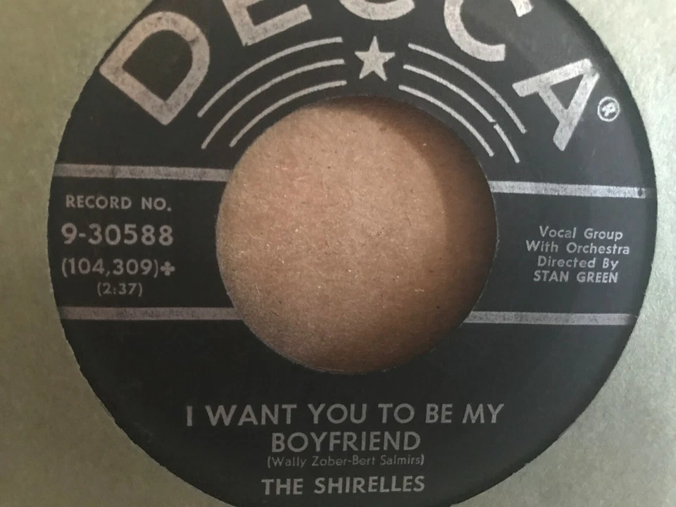 THE  SHIRELLES  7"  SINGLE , I MET HIM ON A SUNDAY / I WANT YOU TO BE MY BOYFRI - Image 2 of 2