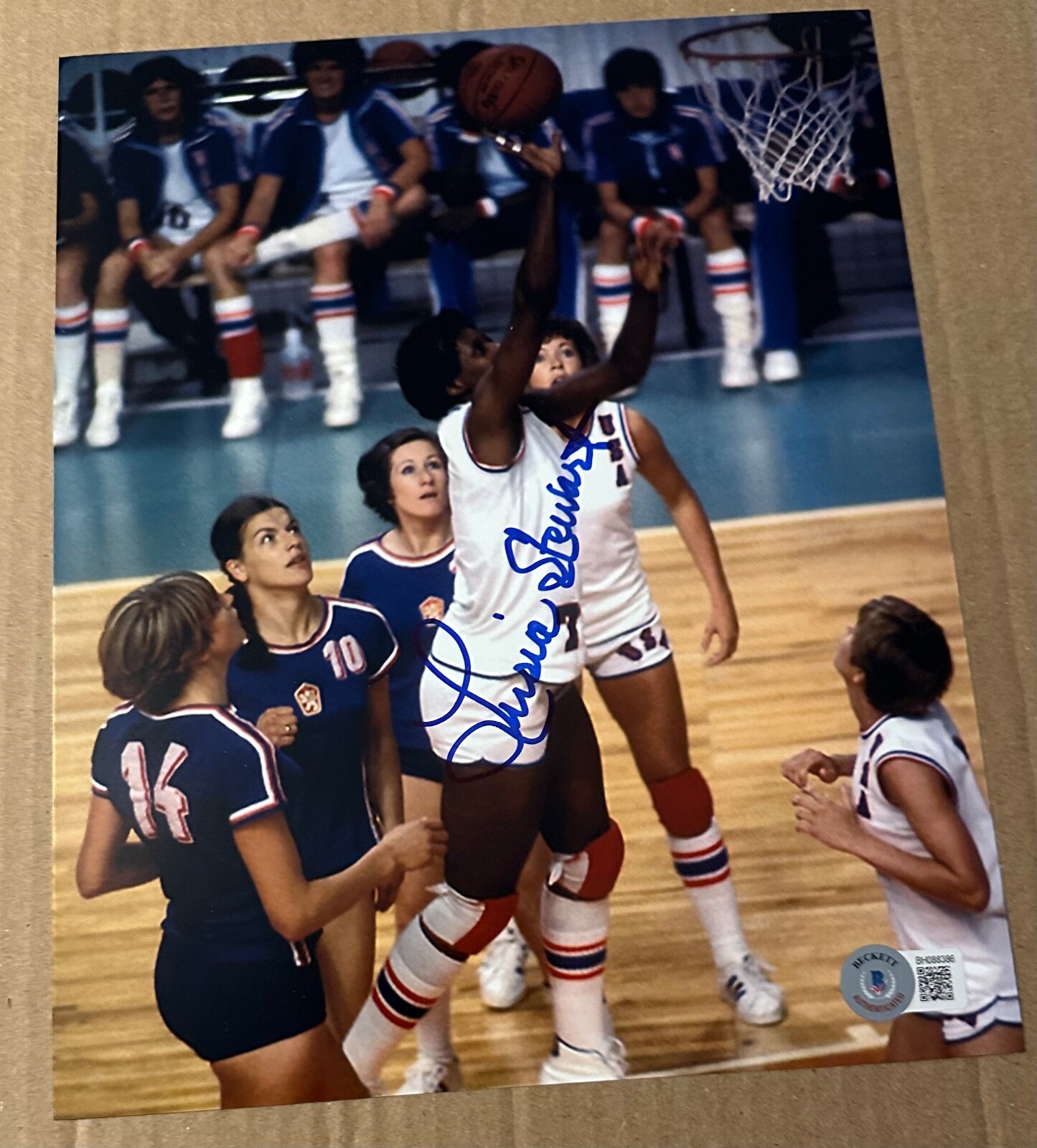 LUSIA HARRIS STEWART SIGNED PHOTO 8 X 10 AUTOGRAPHED  BECKETT AUTHENTICATION HOF