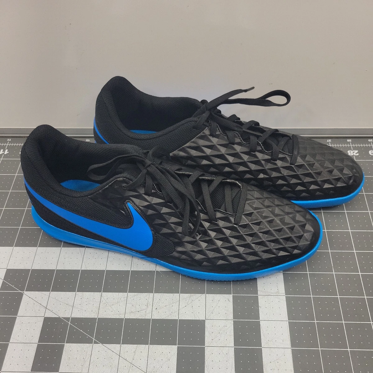 Preços baixos em Nike Tiempo LegendX 8 Club IC Black Blue Hero | eBay
