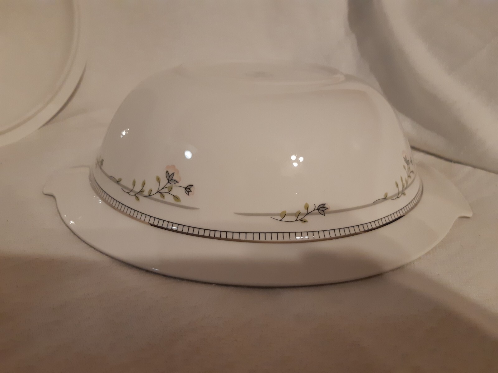 Royal Grafton Fine Bone China Camille Pattern Covered Lid Vegtable