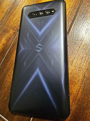 Xiaomi Black Shark 4 Pro (Misty Blue) - CRACKED SCREEN & MI LOCKED - Parts ONLY.