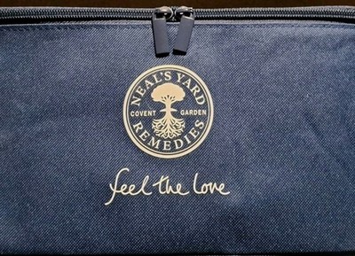 NEAL'S YARD HEILMITTEL SCHMINKKOFFER - BRANDNEU - MIT KOSTENLOSEM MAKE-UP-STIRNBAND 