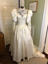 Vintage Luxury Wedding Dresses with Court Train Satin Long Sleeves Bridal Gowns