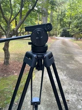 NEEWER 63" Video Tripod and 35" tripod w. tote bags - mint! - prosounduniverse.