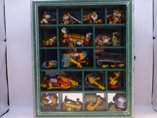 kinder gatti egiziani e super giraffe con teca in legno e vetro